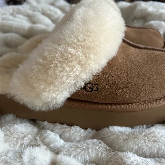 UGG platform Tan Slippers with Cream Fur - Picture 4 of 6